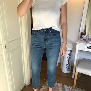 Levi’s Wedgie Straight Raw Hem